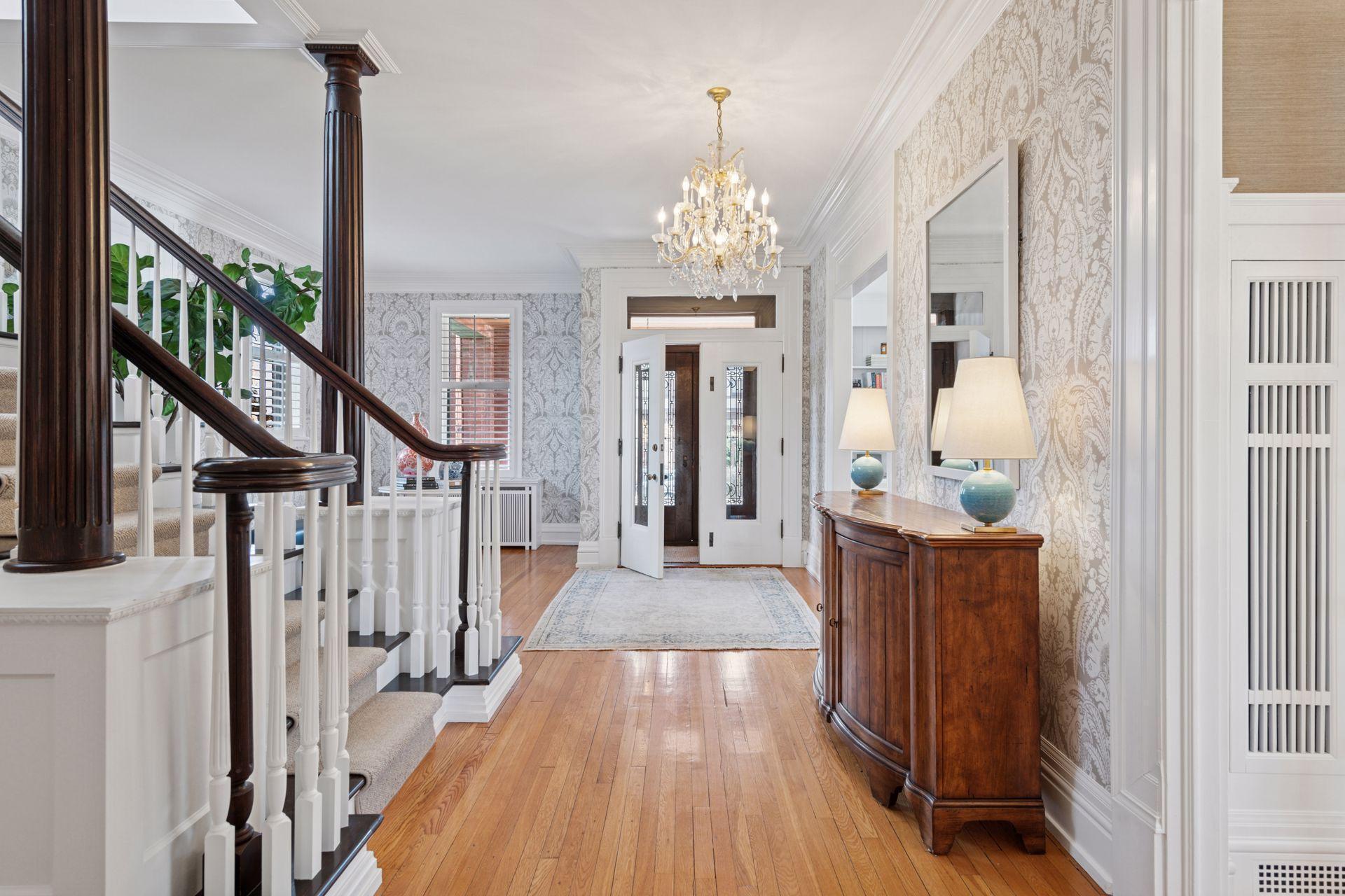Property Photo: 1700 Dupont Avenue S MN 55403