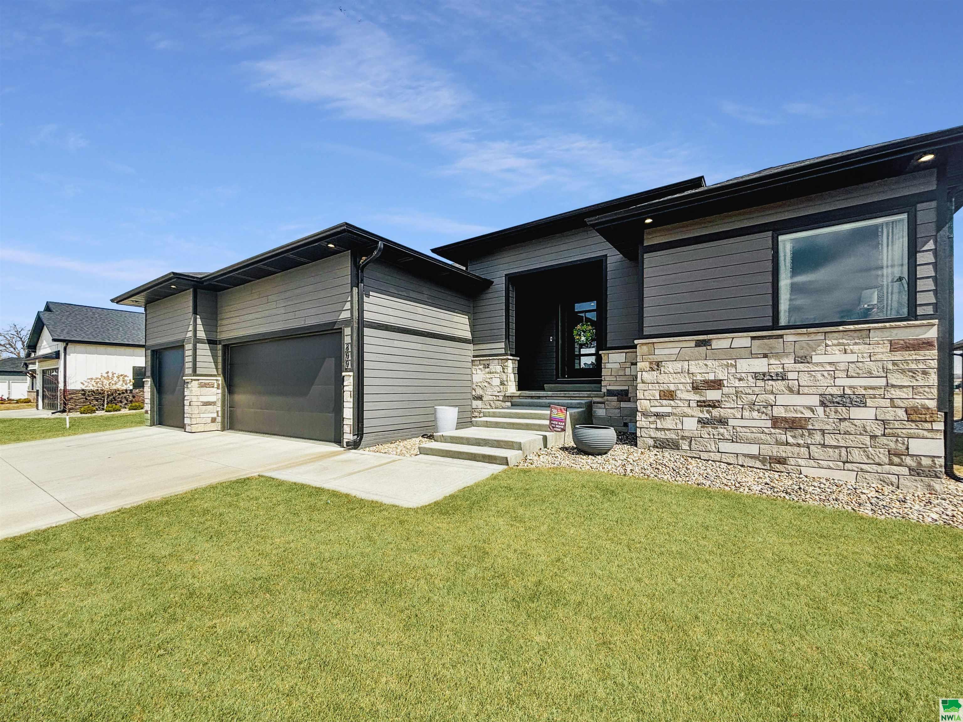 Property Photo: 800 Lakeshore Dr SD 57049