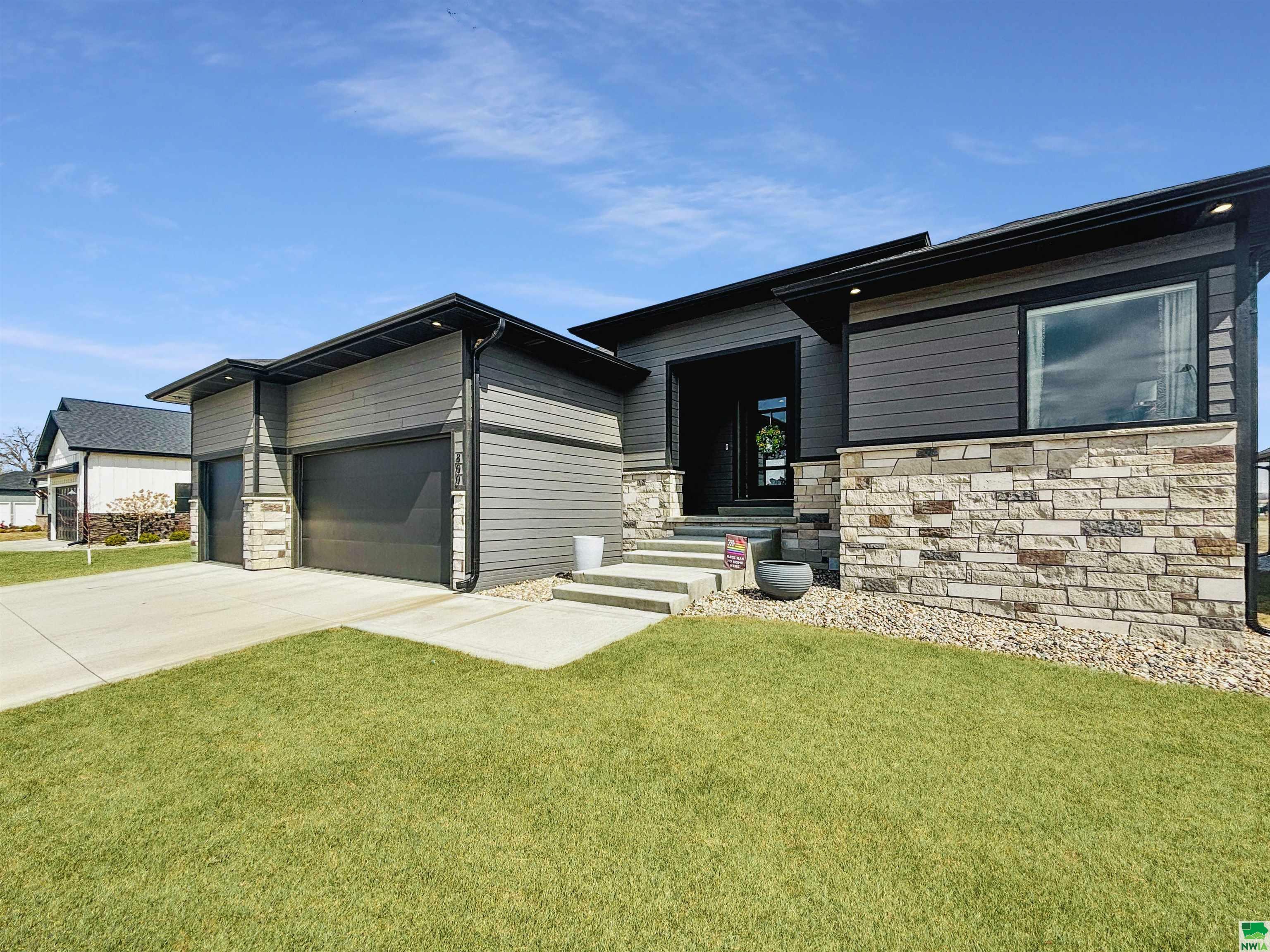 Property Photo: 800 Lakeshore Dr SD 57049