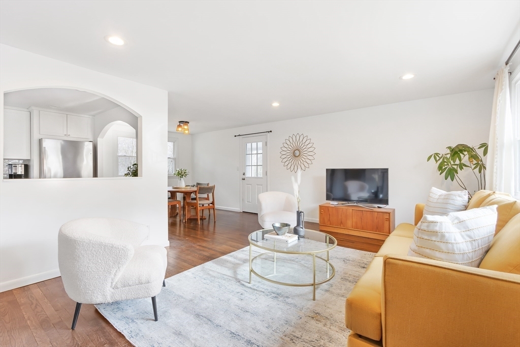 Property Photo: 10 Woodmere Rd MA 01701