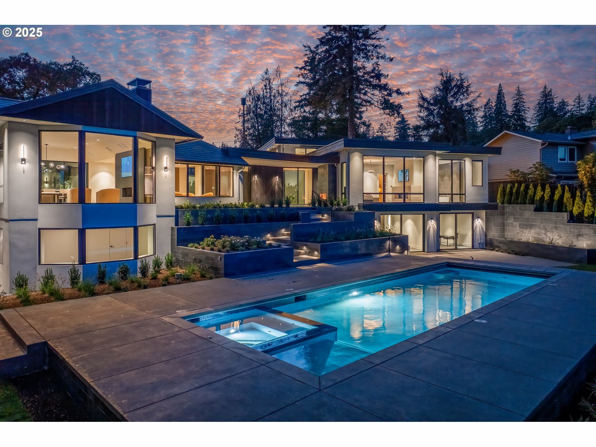Property Photo: 4101 Southshore Blvd OR 97035