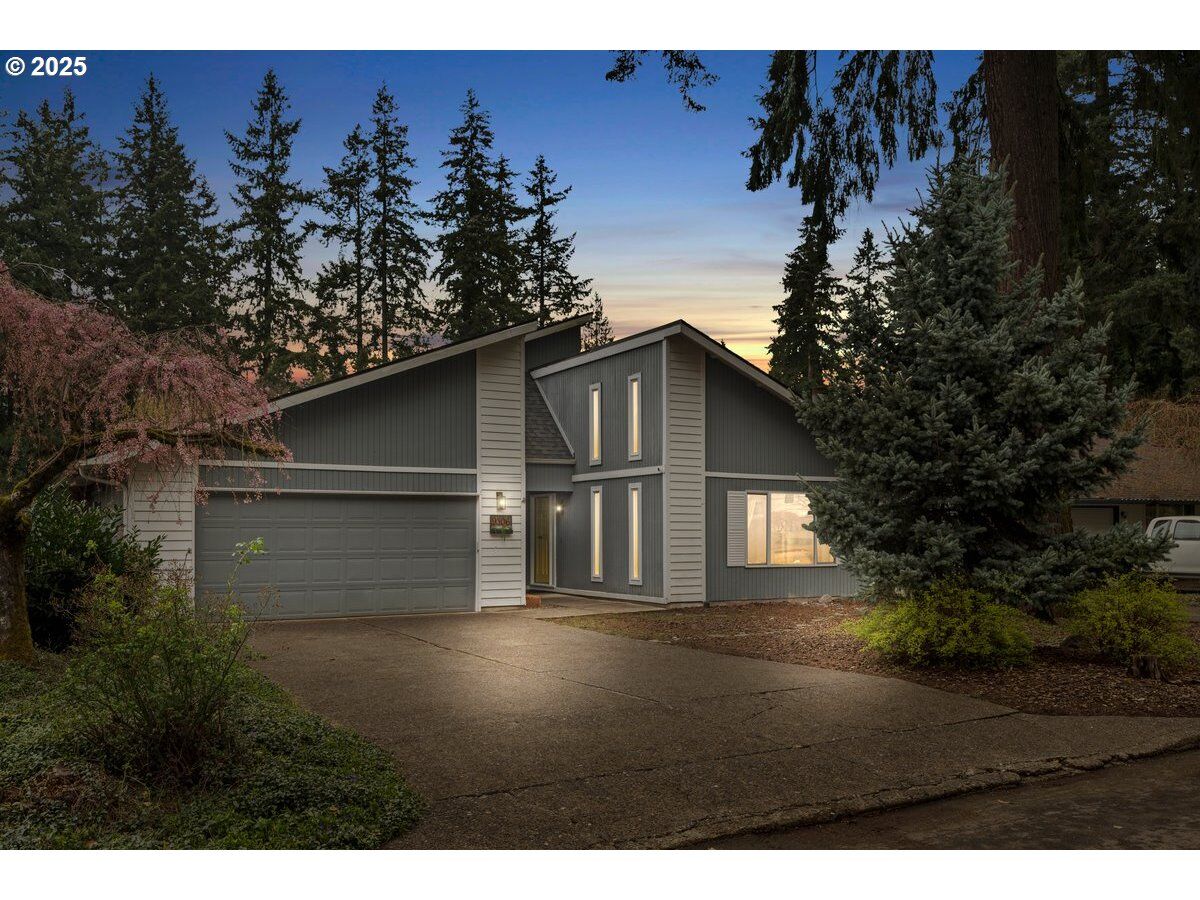 Property Photo:  9306 NE Ferngrove St  WA 98664 