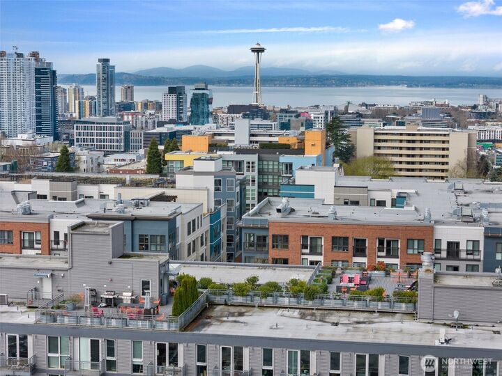 Property Photo:  530  Broadway  E 113  WA 98102 