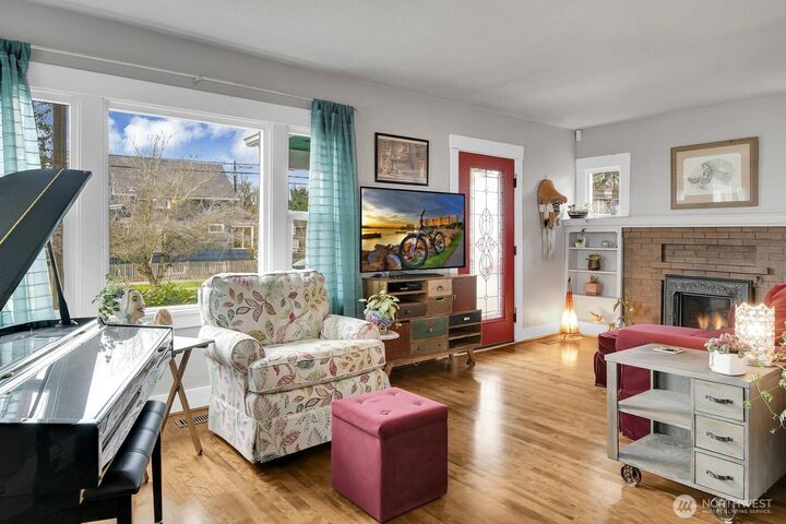 Property Photo:  810  33rd Street  WA 98201 