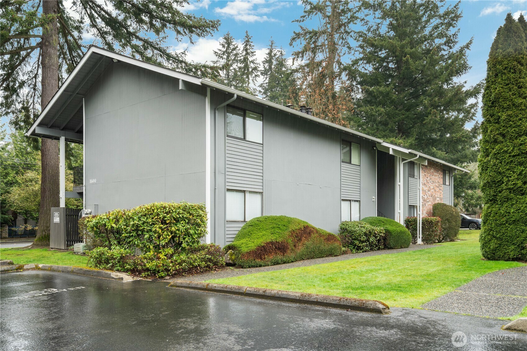 Property Photo: 1600 149 Place SE 2 WA 98007