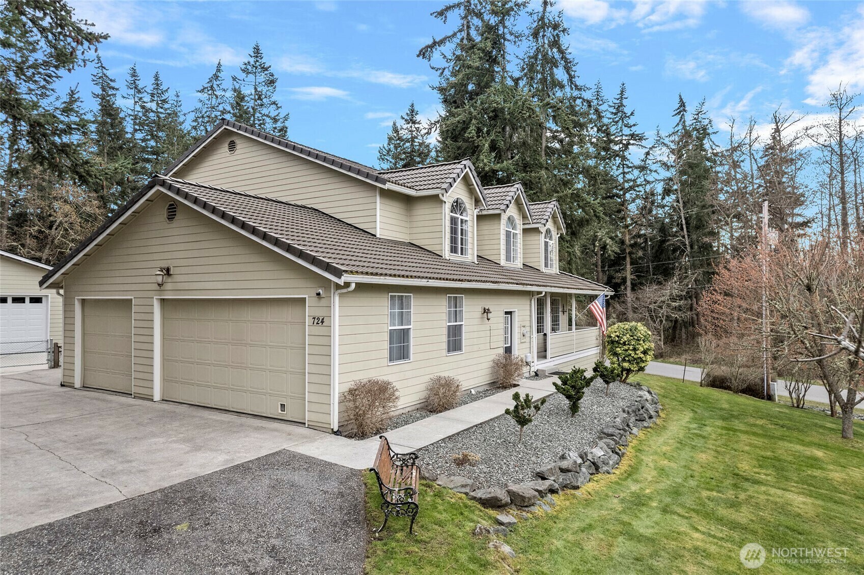 724  Greenoch Loop  Oak Harbor WA 98277 photo