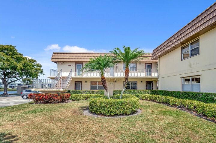 Property Photo:  71 Saxony B 71  FL 33446 
