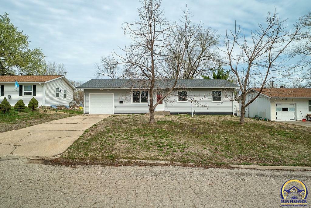Property Photo: 2316 SE 22nd Ter KS 66605