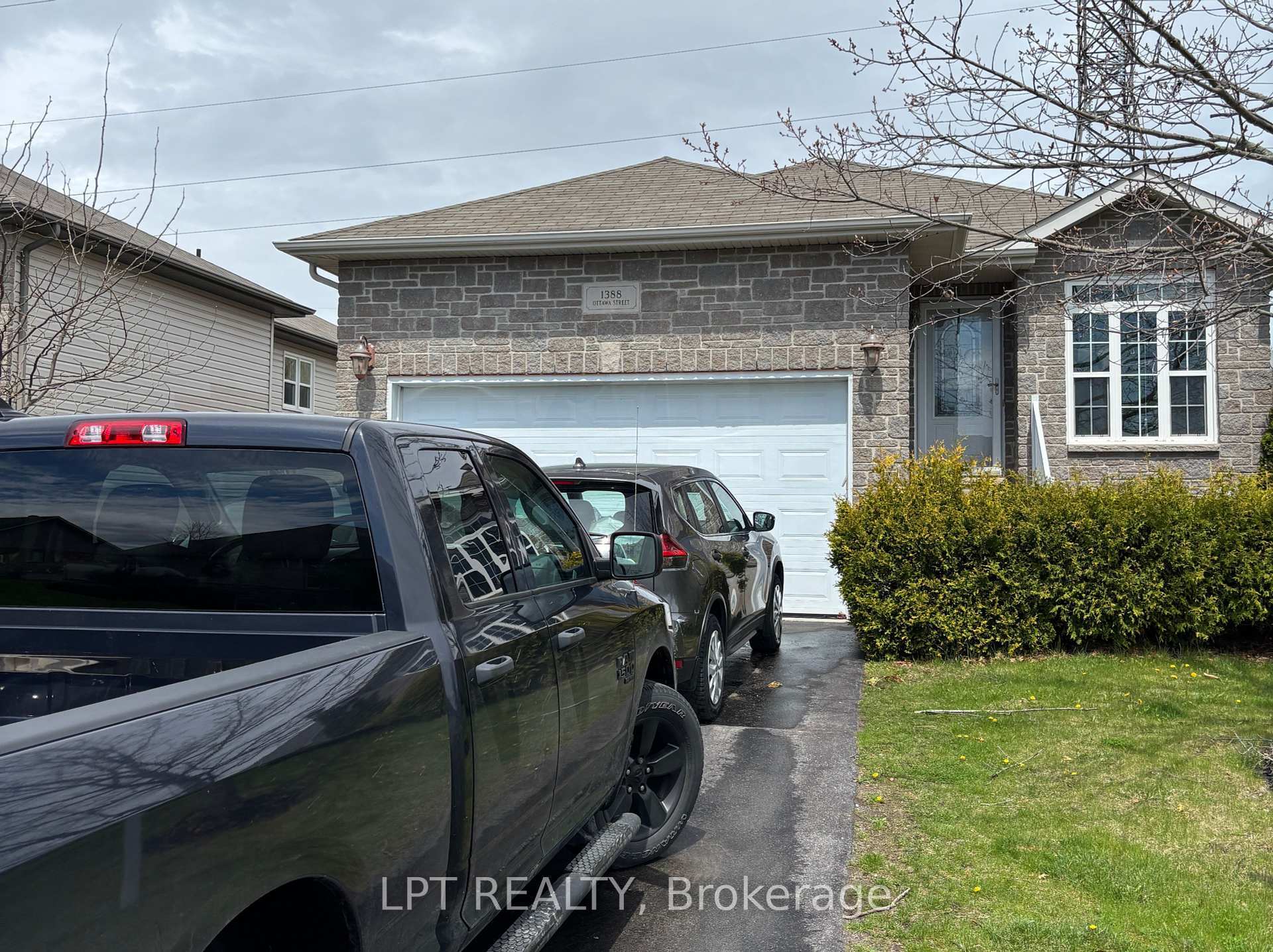 Property Photo: 1388 Ottawa Street ON K7P 0C2
