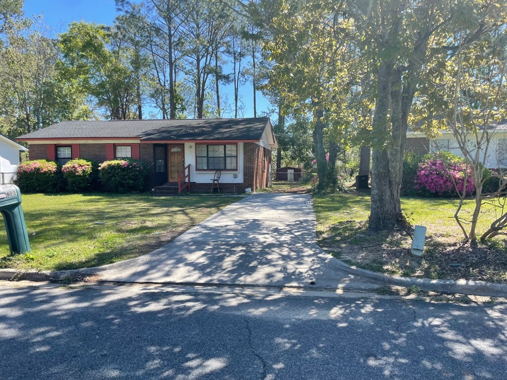 Property Photo: 911 Jamestown Drive GA 31601