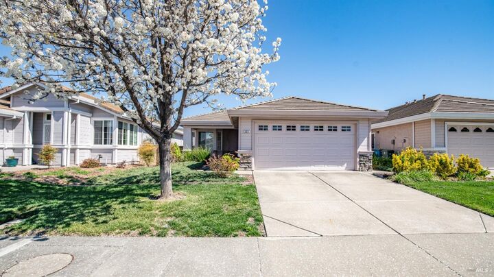 Property Photo:  424 Mandarin Circle  CA 95687 