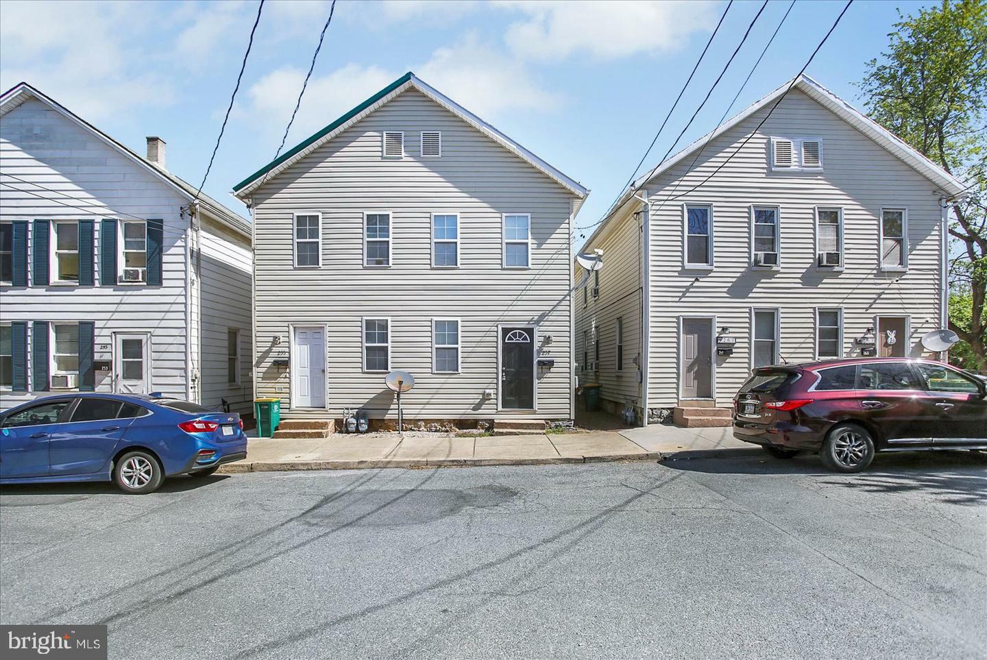 Property Photo: 257 E Garfield Street PA 17201