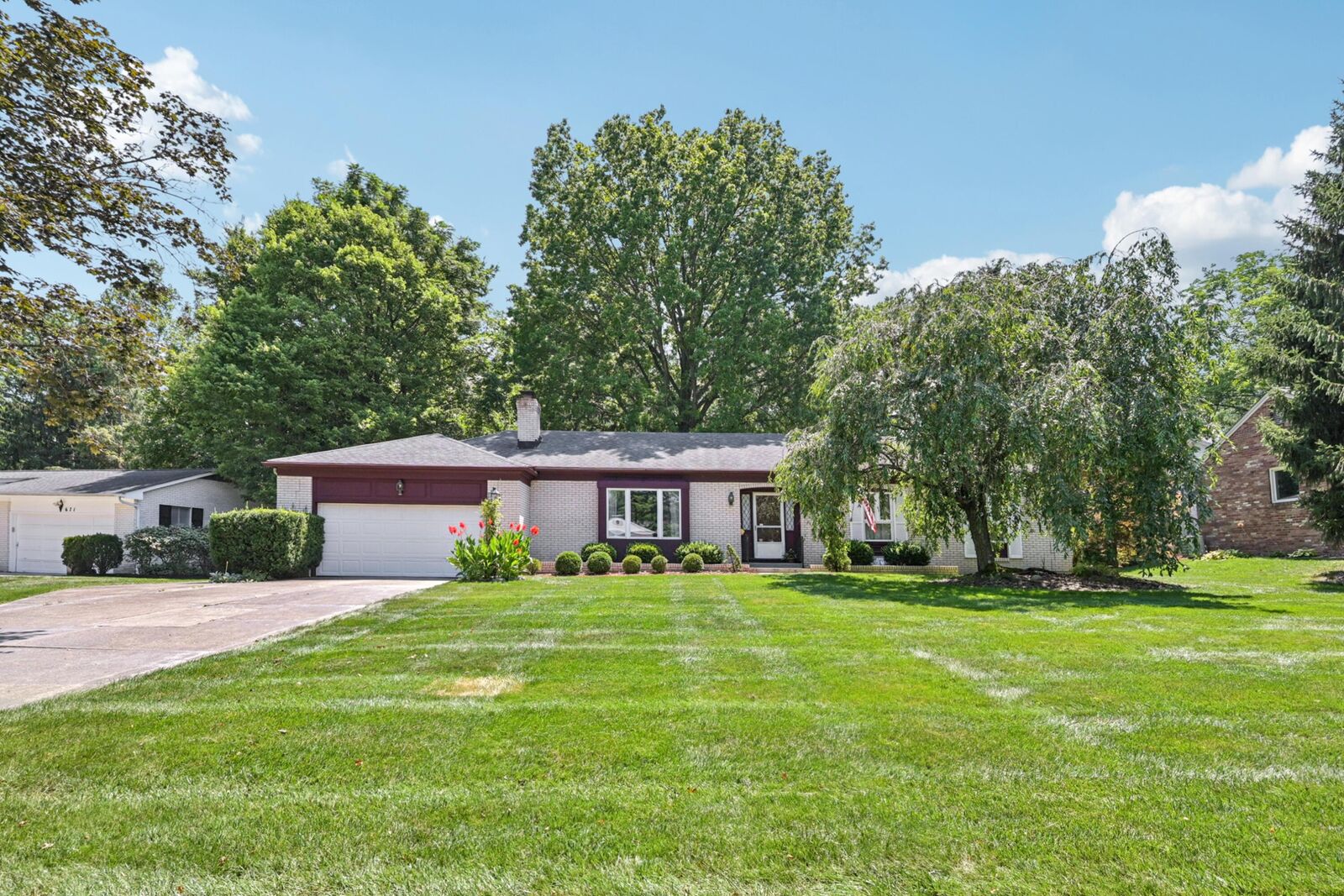 Property Photo: 685 Olde Settler Place OH 43214