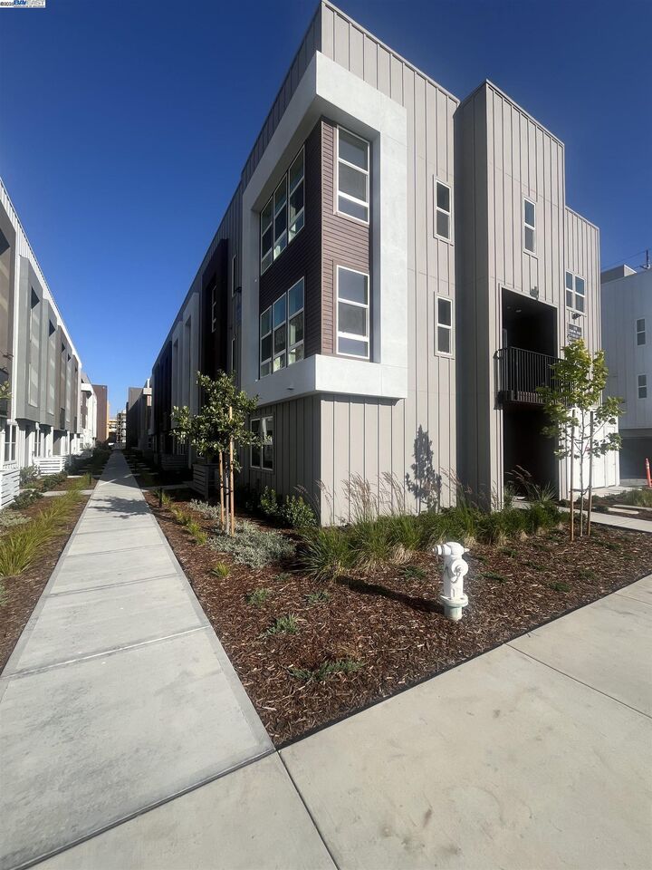 2015 Stanford Street  Alameda CA 94501 photo
