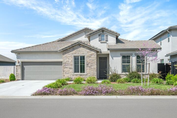 Property Photo: 1257 Ridge Creek Estates Way CA 93618