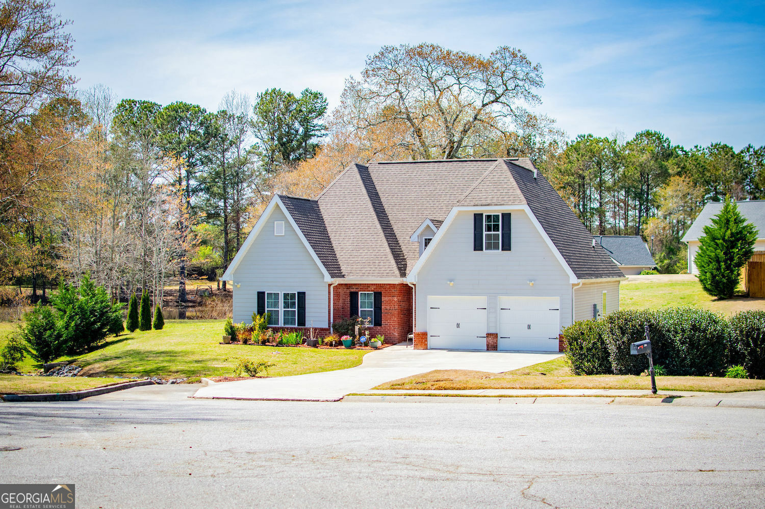 Property Photo: 207 Meadow Lake Drive GA 30116