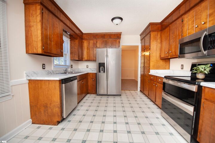 Property Photo:  322 Seven Oaks Lane  SC 29301