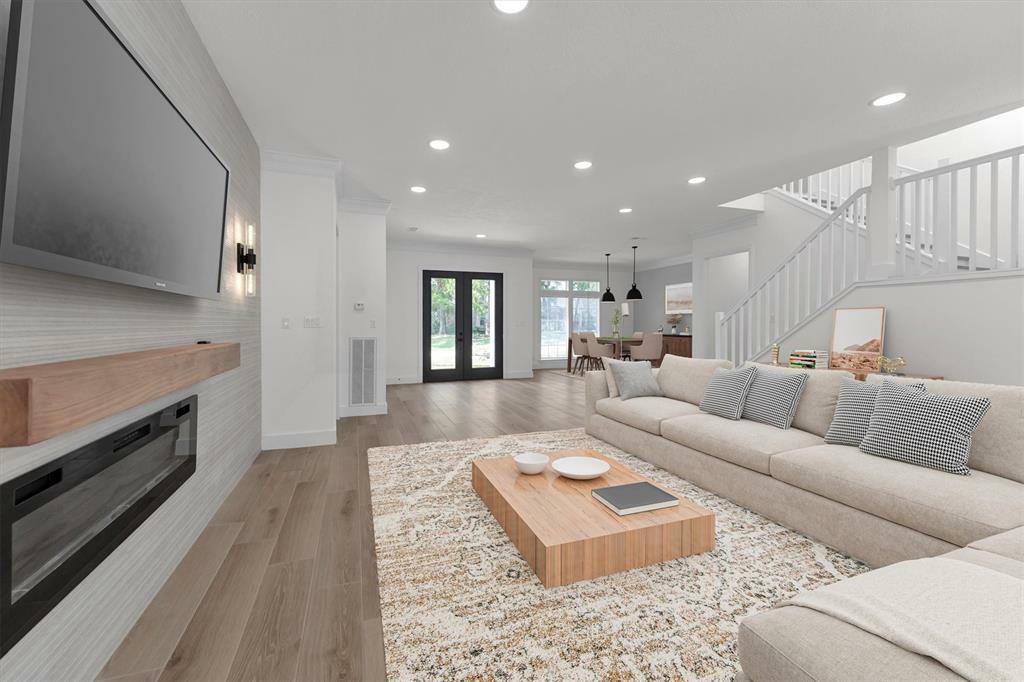 30 E Wedgemere Circle  The Woodlands TX 77381 photo