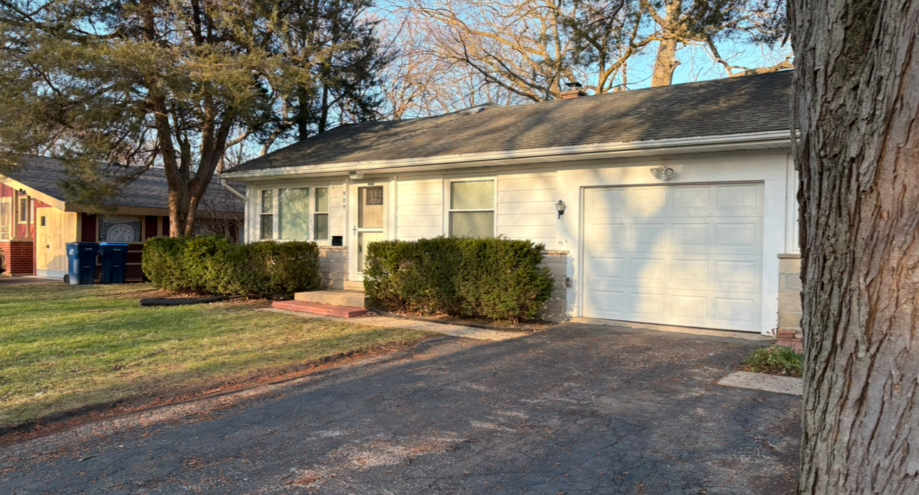 909 Midway Road  Northbrook IL 60062 photo