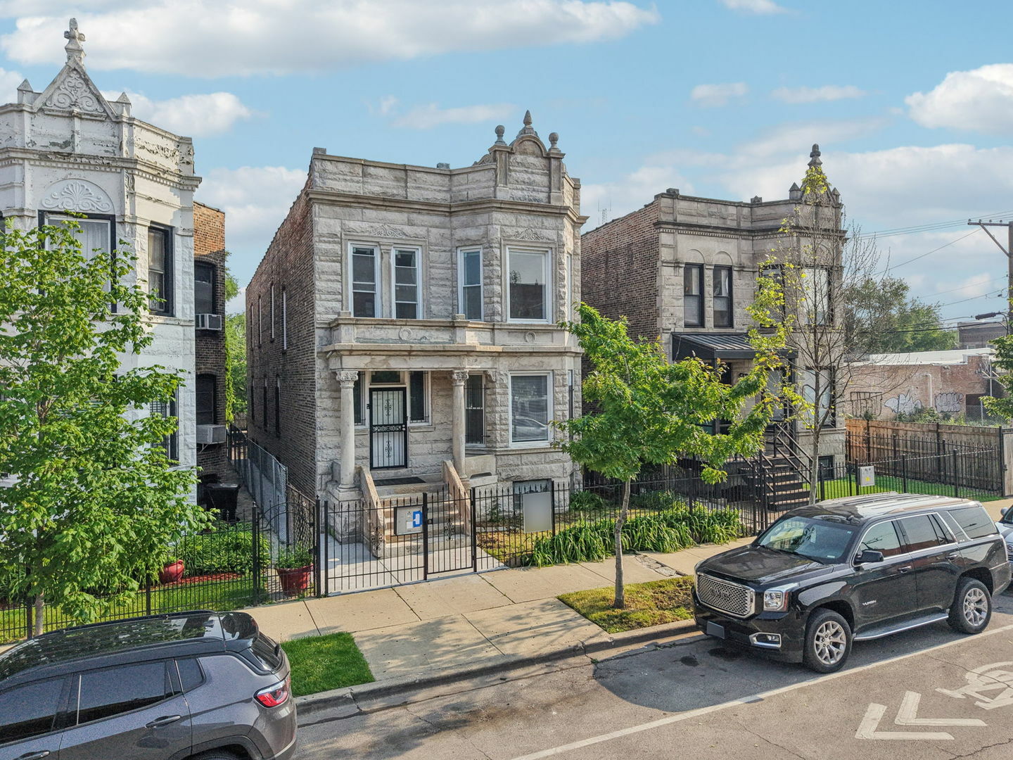 Property Photo: 3220 W Polk Street IL 60624