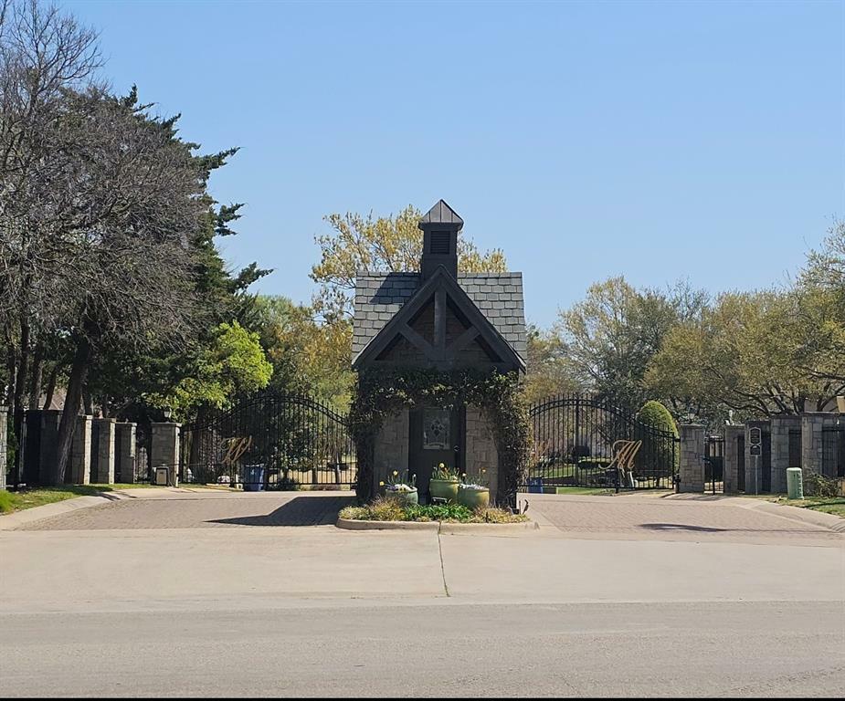 Property Photo: 1700 Windmill Circle TX 75115