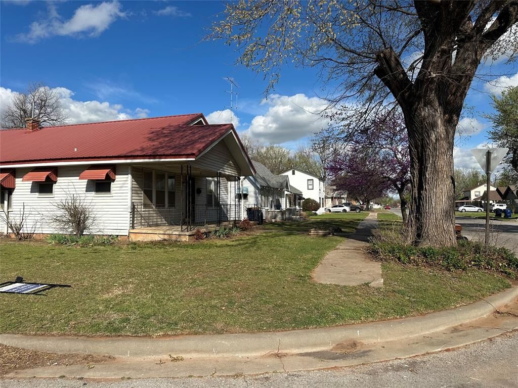 Property Photo:  715 W Kentucky Avenue  OK 73005 
