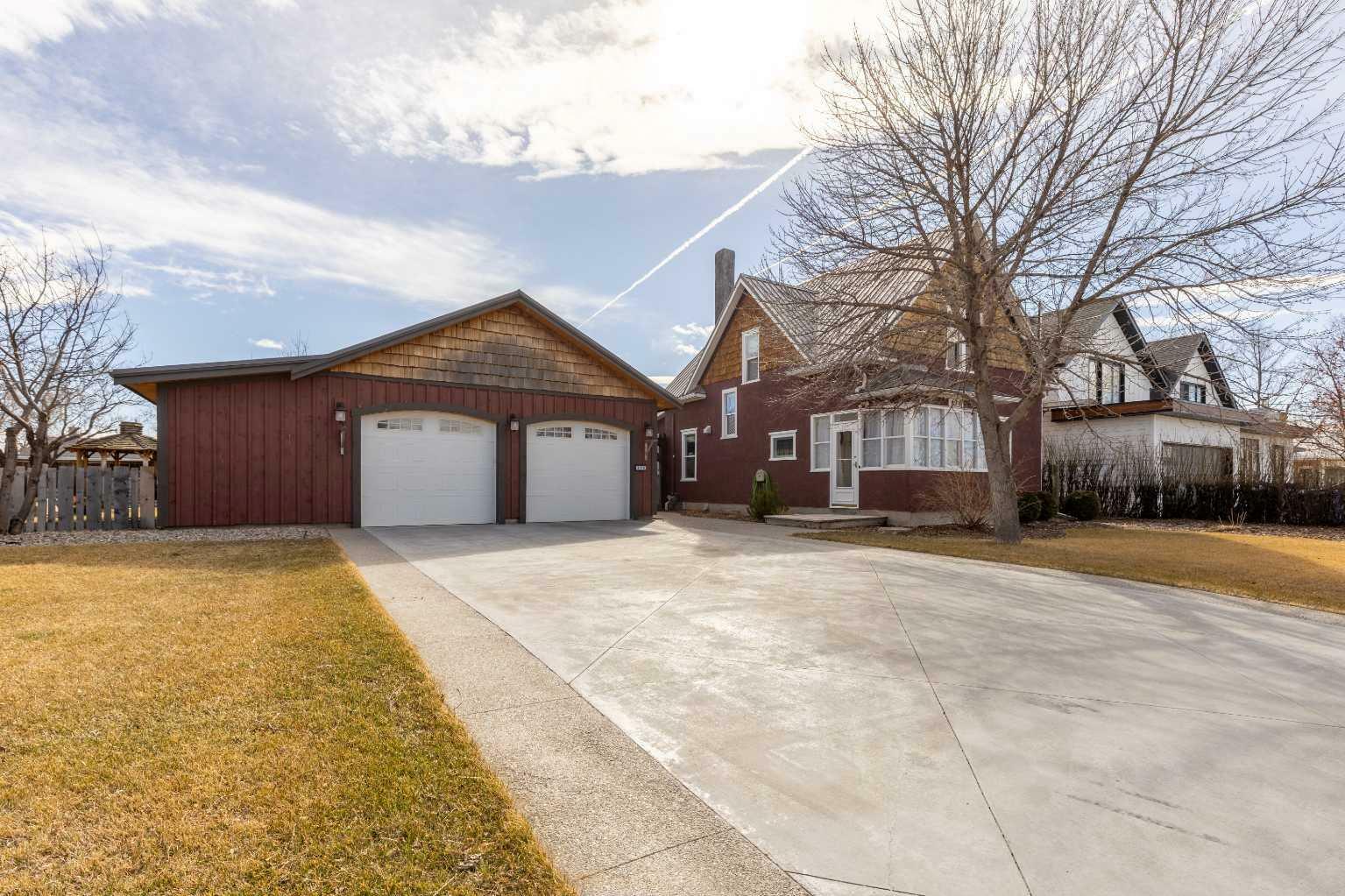 Property Photo: 436 28 Street AB T0L 0Z0
