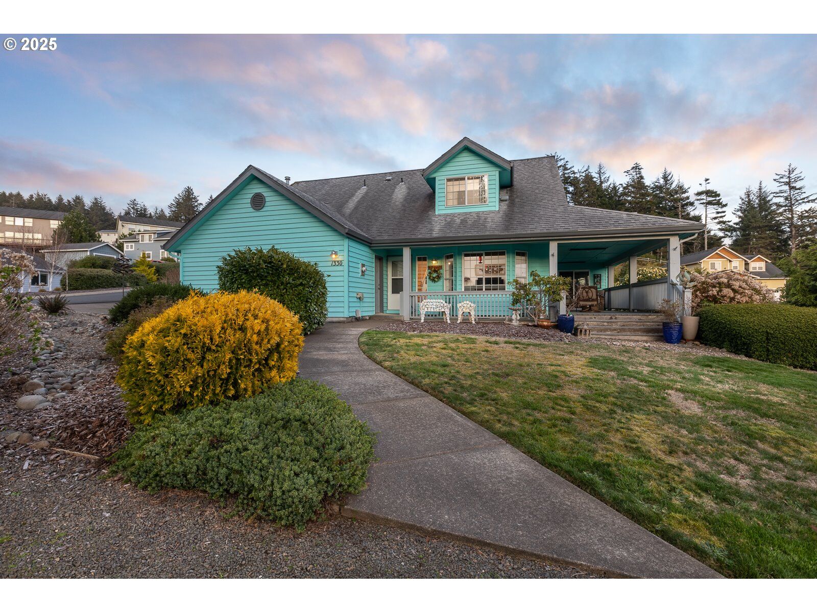 Property Photo:  1330 SE 43rd St  OR 97367 