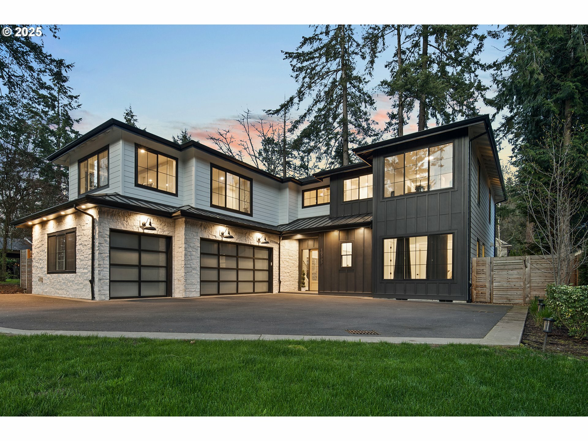 Property Photo: 15868 Parker Rd OR 97035