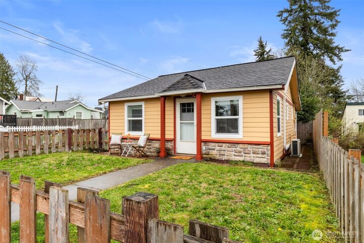 Property Photo:  1006  Roosevelt Avenue  WA 98337 
