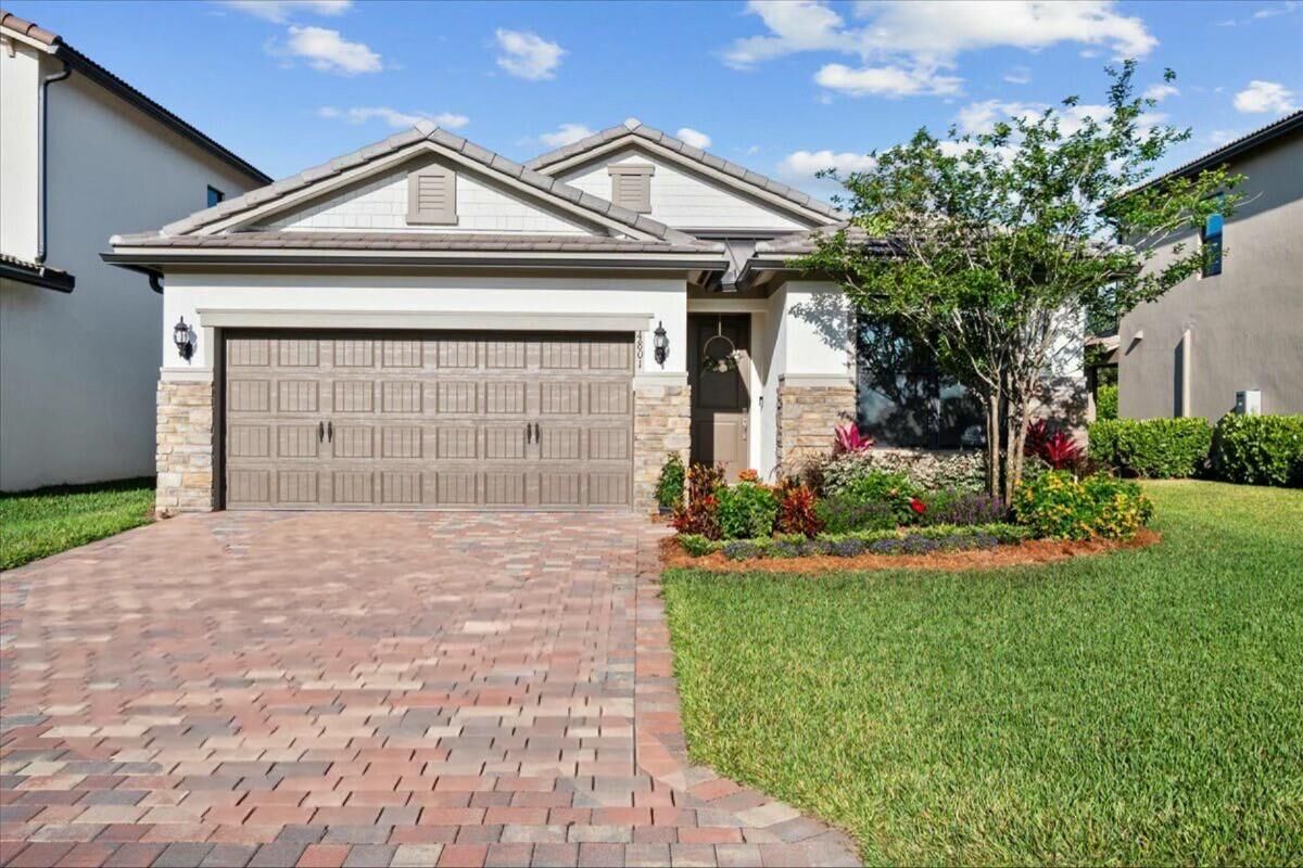 Property Photo: 4801 Chantilly Road FL 33467