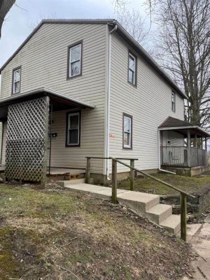 Property Photo:  1447 Ridge Street  IN 47374 