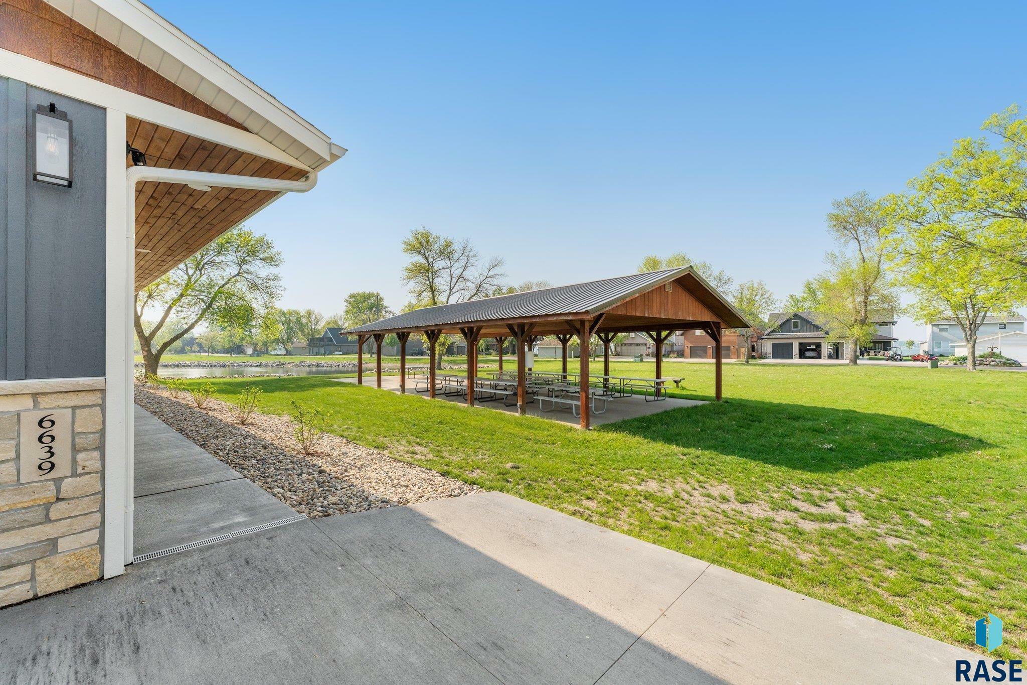 Property Photo: 6639 Peninsula Ln SD 57075