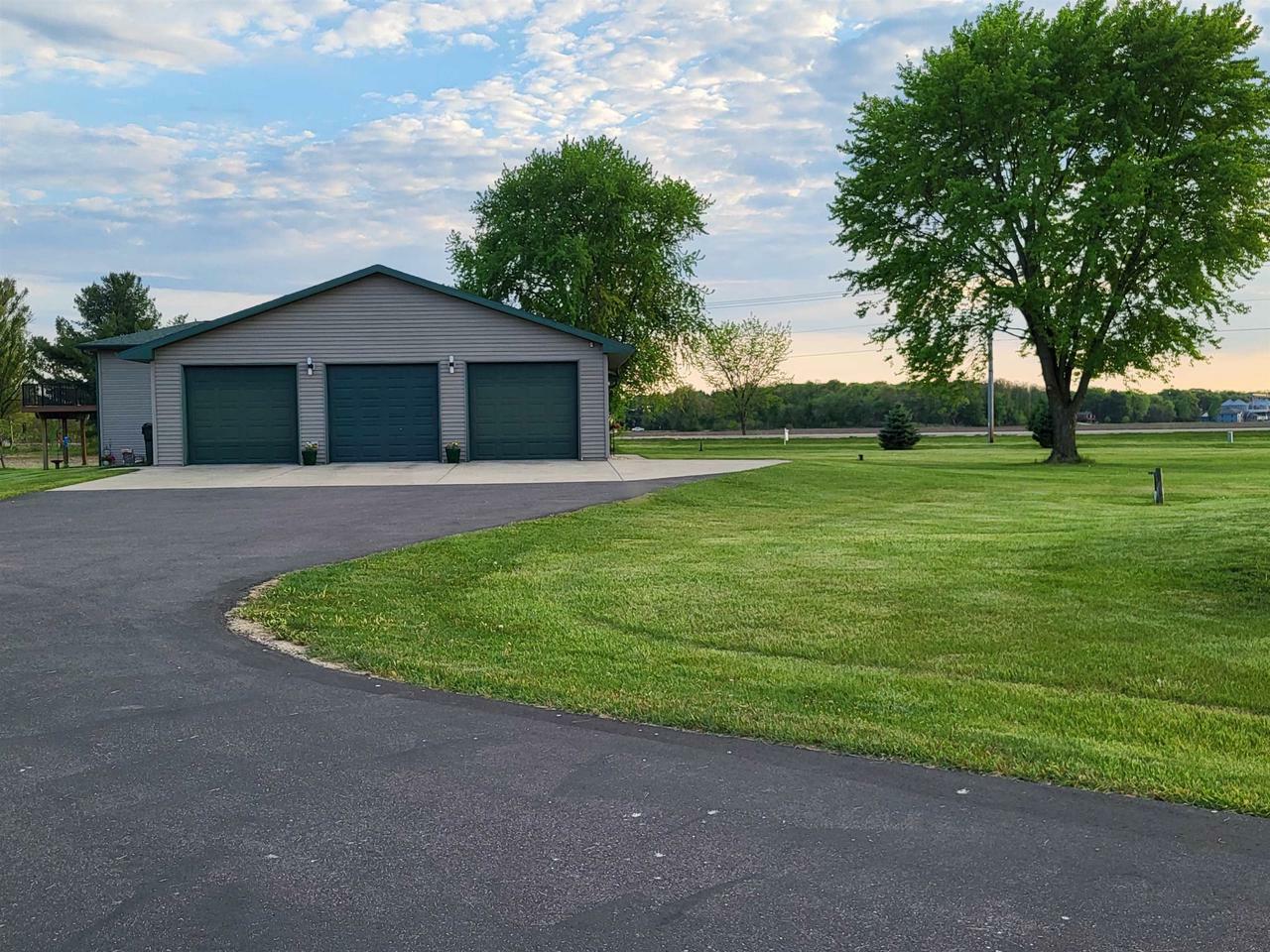 Property Photo: E4913 Jones Road WI 53588