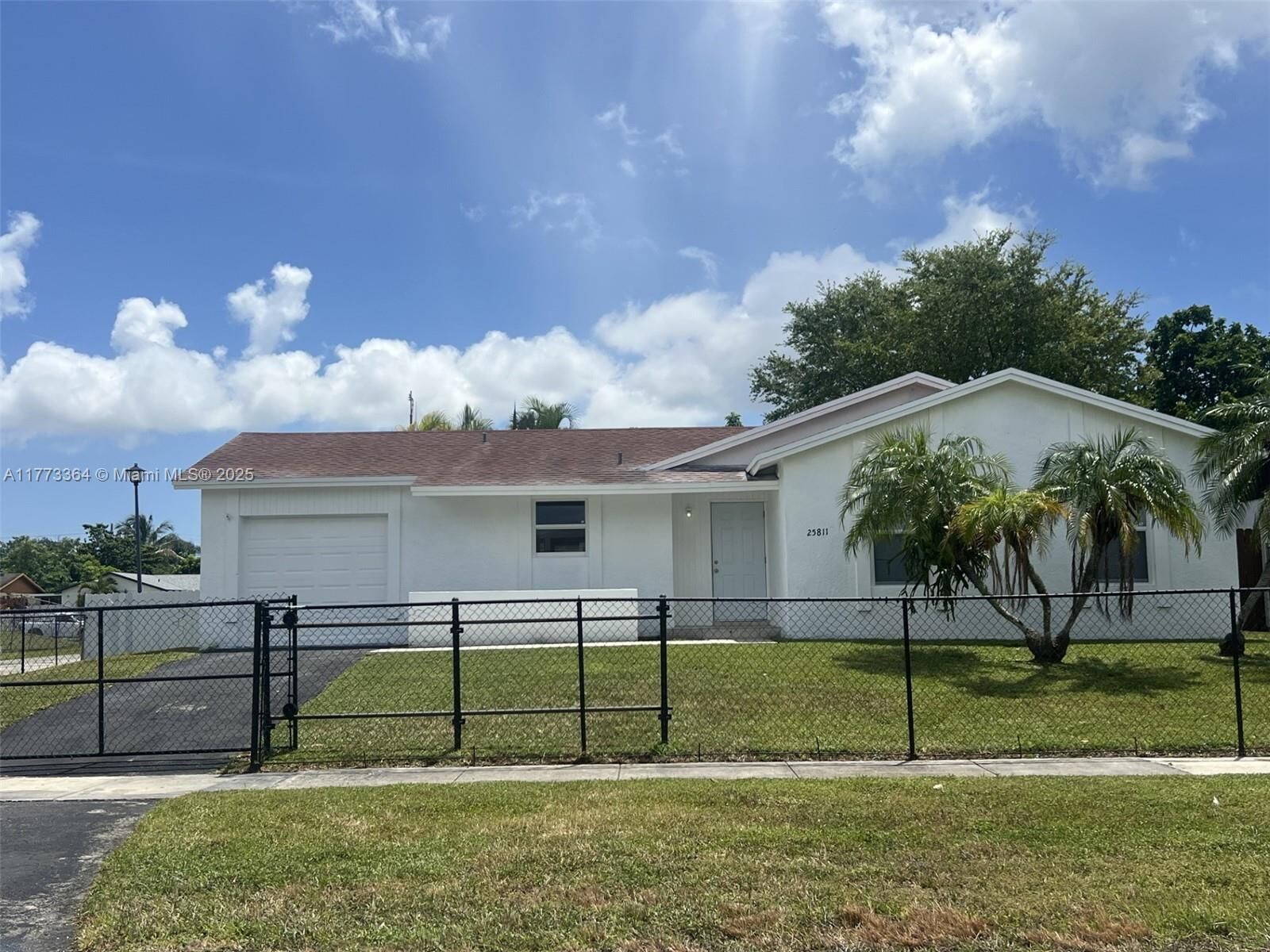 Property Photo: 25811 SW 132nd Ave FL 33032