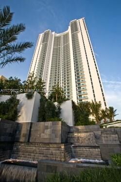 Property Photo:  2711 S Ocean Dr 1601  FL 33019