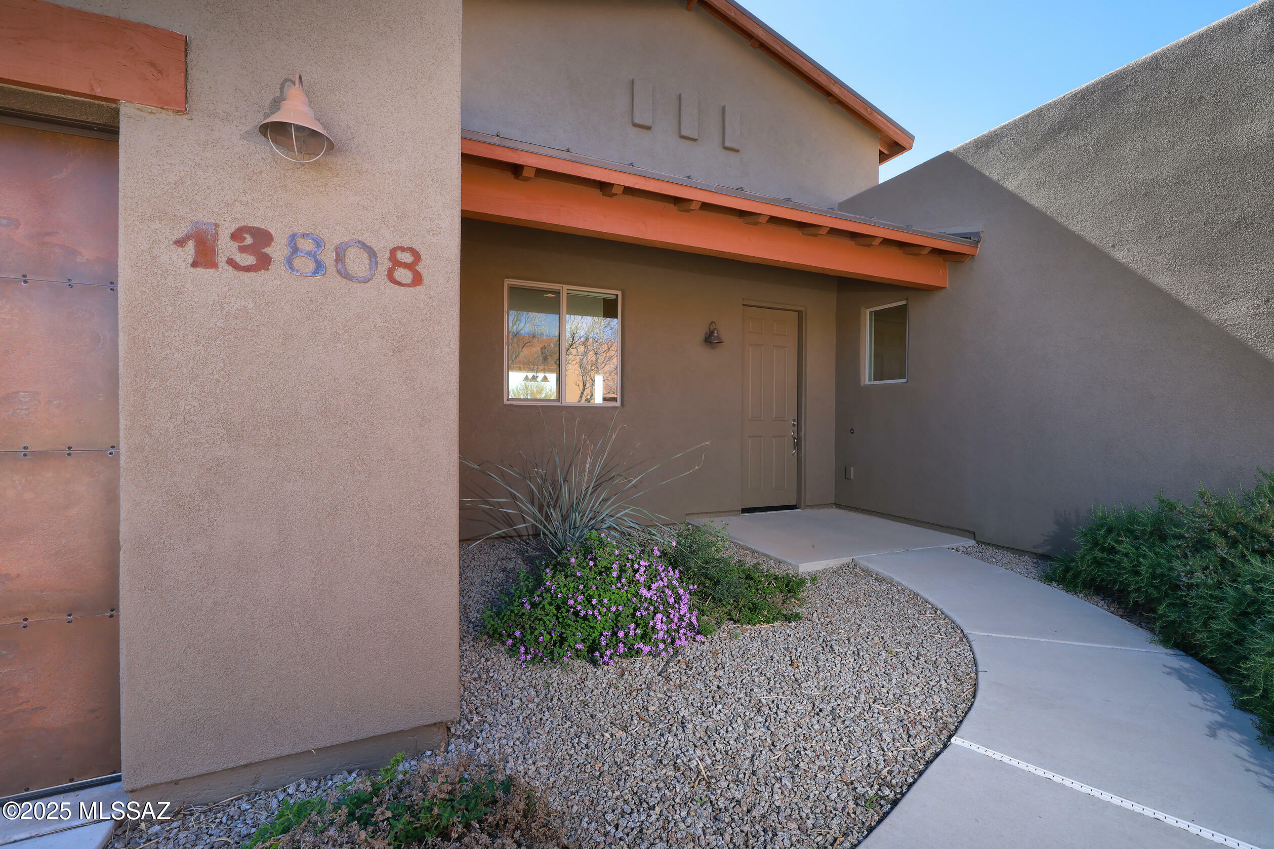 Property Photo: 13808 E Langtry Lane AZ 85747
