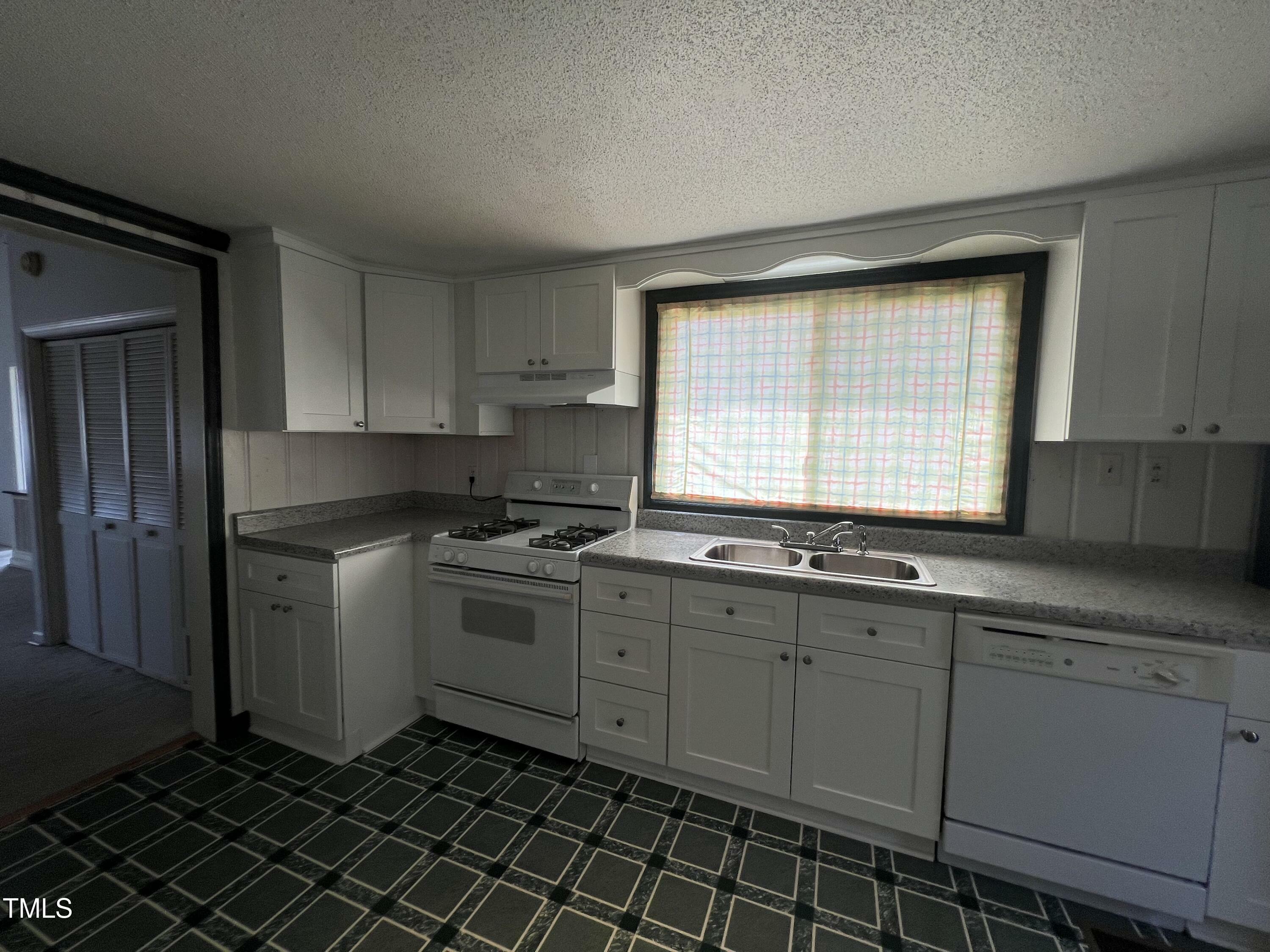 Property Photo: 2904 Jefferson Davis Highway NC 27332