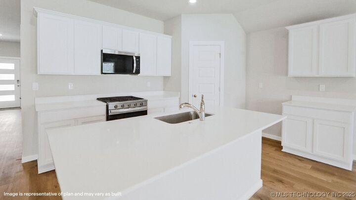 Property Photo:  3400 E Montpelier Street  OK 74014 
