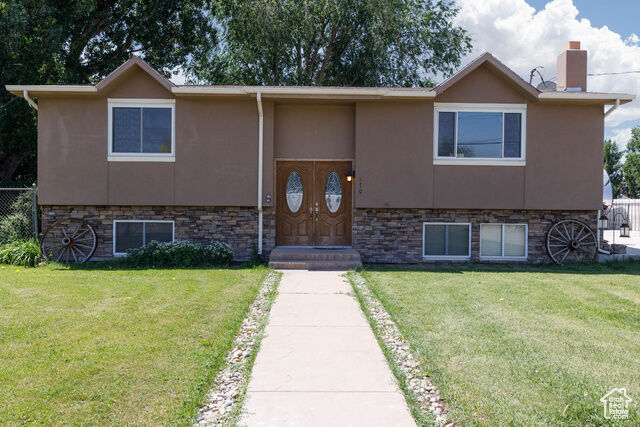 Property Photo:  170 E 400 N  UT 84754 
