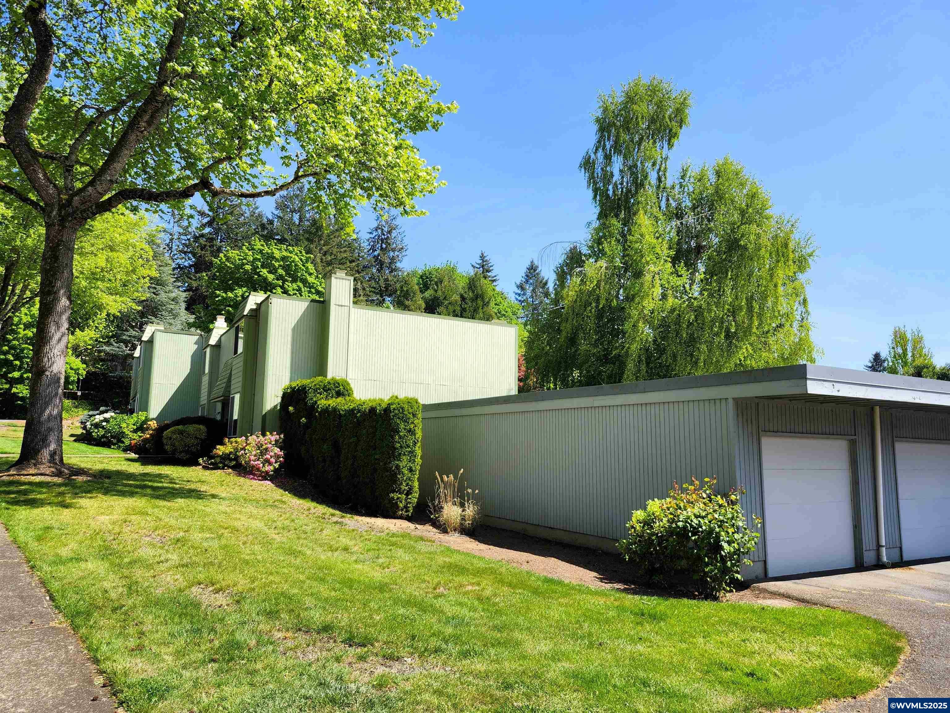 Property Photo: 1050 Cardinal St NW OR 97304