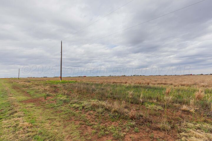 Property Photo: W Uh 60 - Tract 015 TX 79015