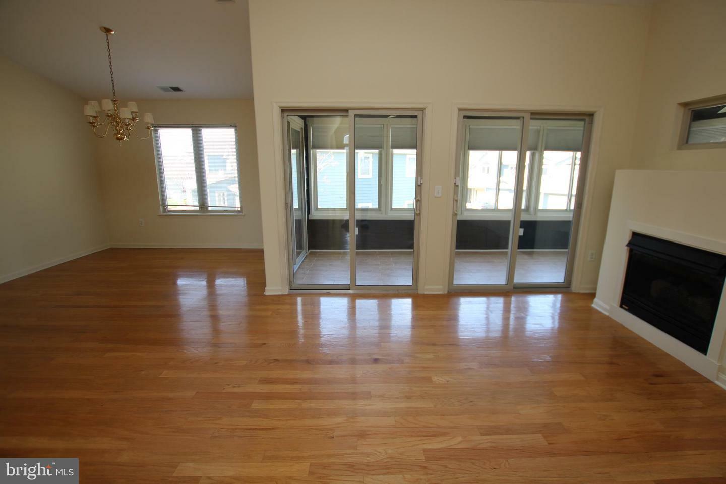 Property Photo: 9 Robin Court 510E DE 19958
