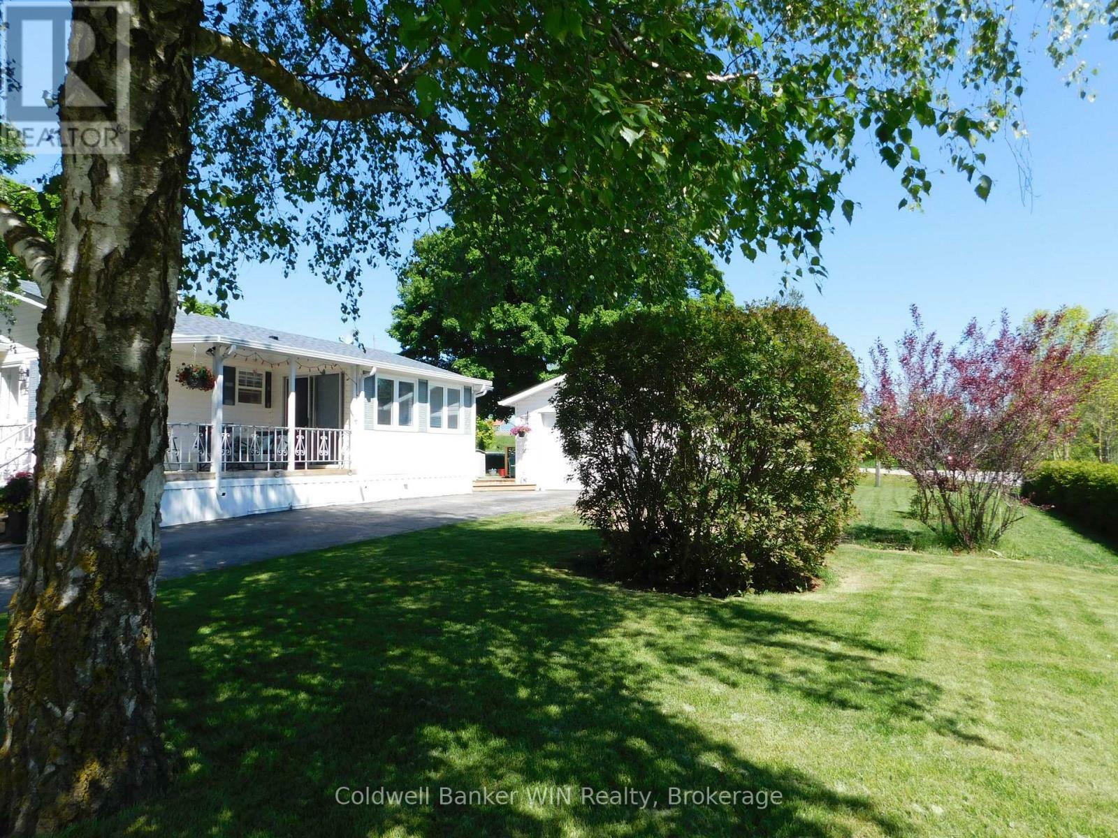 Property Photo: 14 Grand Vista Drive ON N0G 2L0