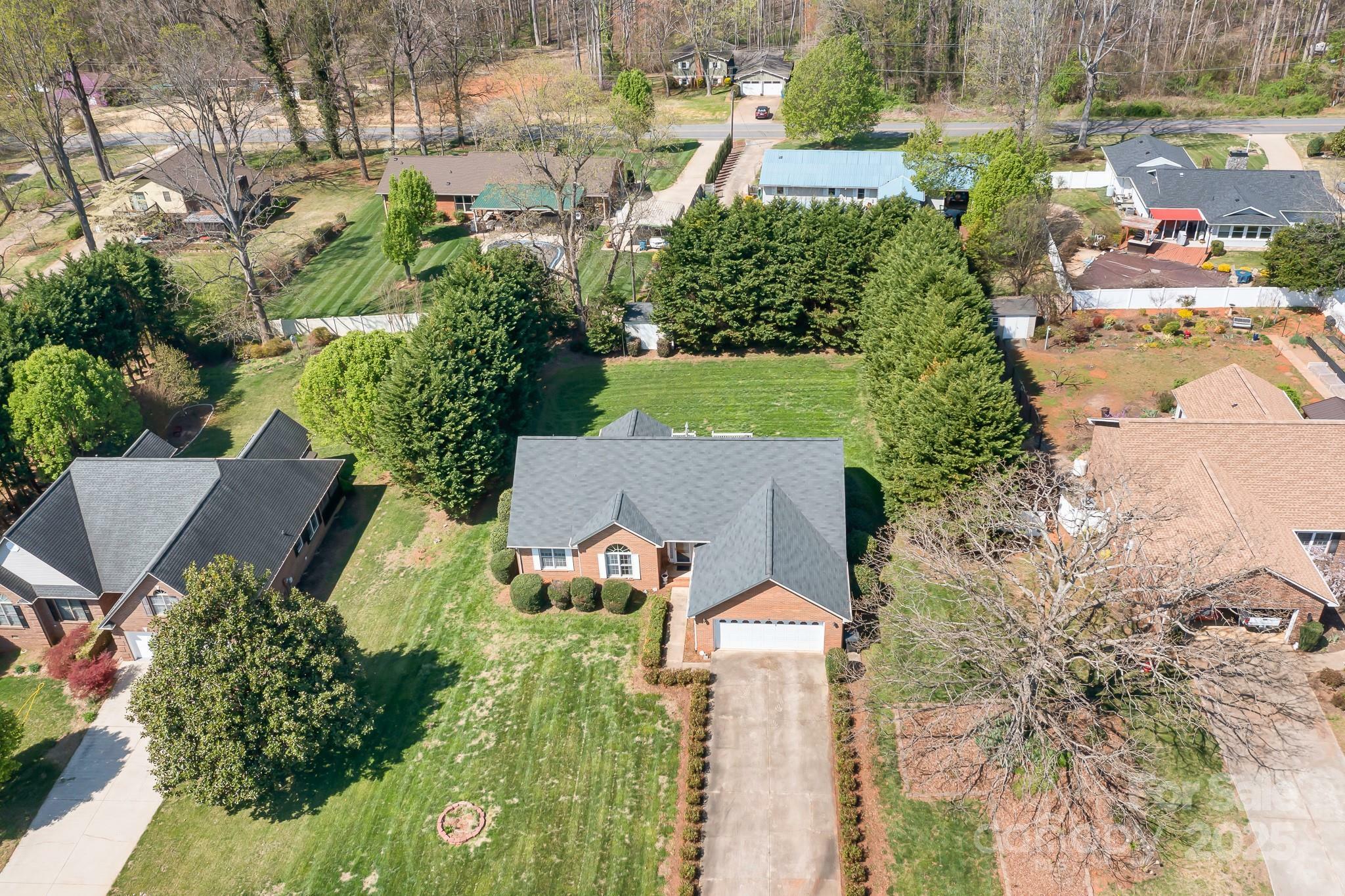 Property Photo: 1077 Merrywood Drive NC 28658