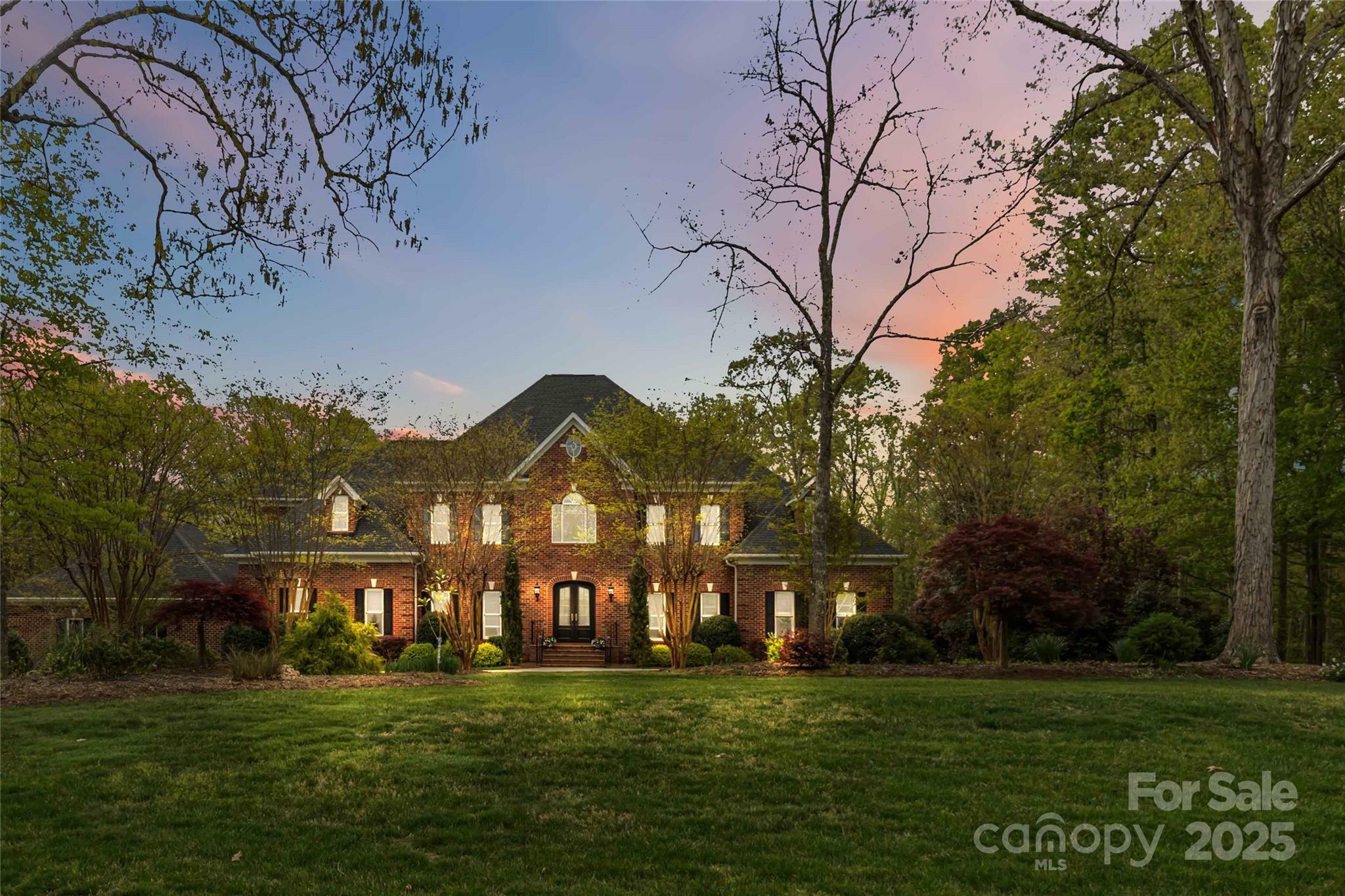 Property Photo: 9723 Sedgefield Drive NC 28173