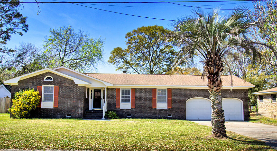 Property Photo: 1198 Oakcrest Drive SC 29412