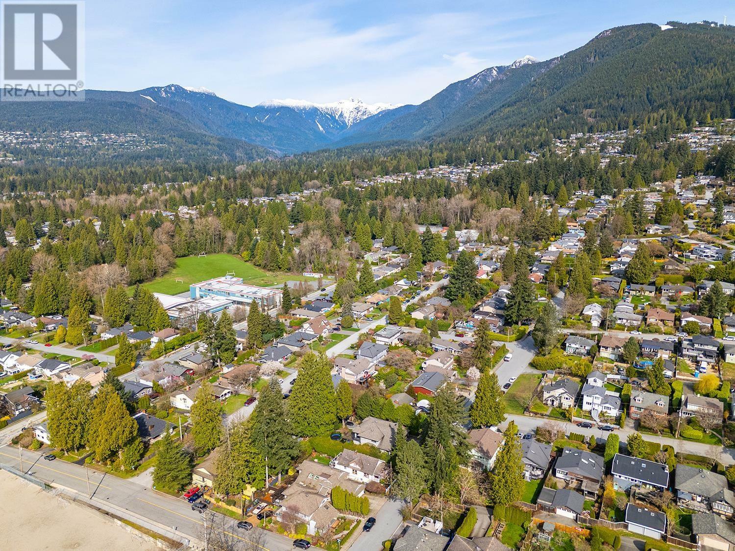 Property Photo: 3263 Norwood Avenue BC V7N 3P2