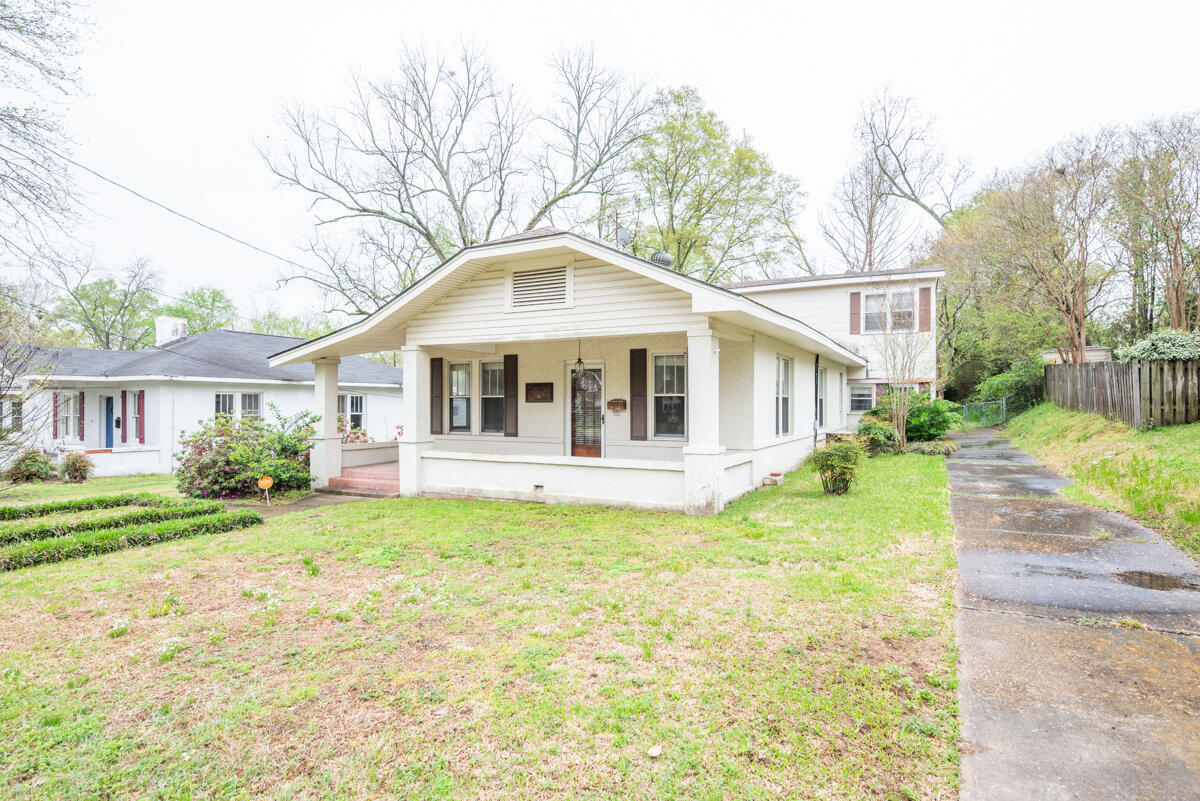 Property Photo: 982 E Broad St MS 39773