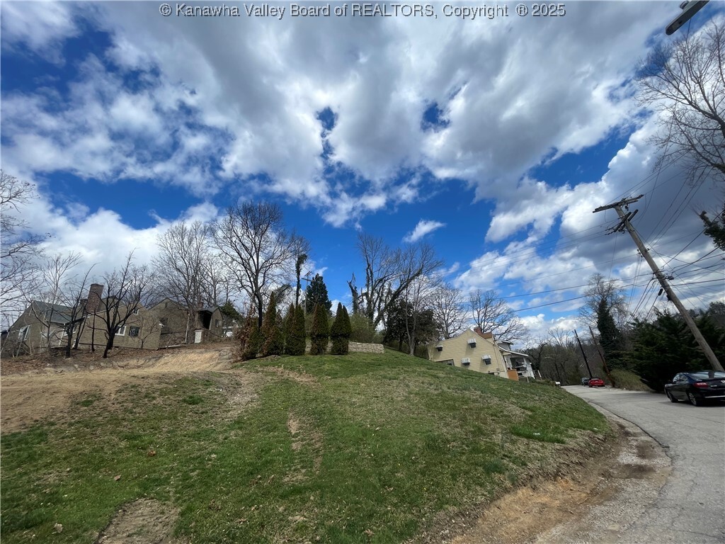 Property Photo: 329 Hawthorne Drive WV 25302